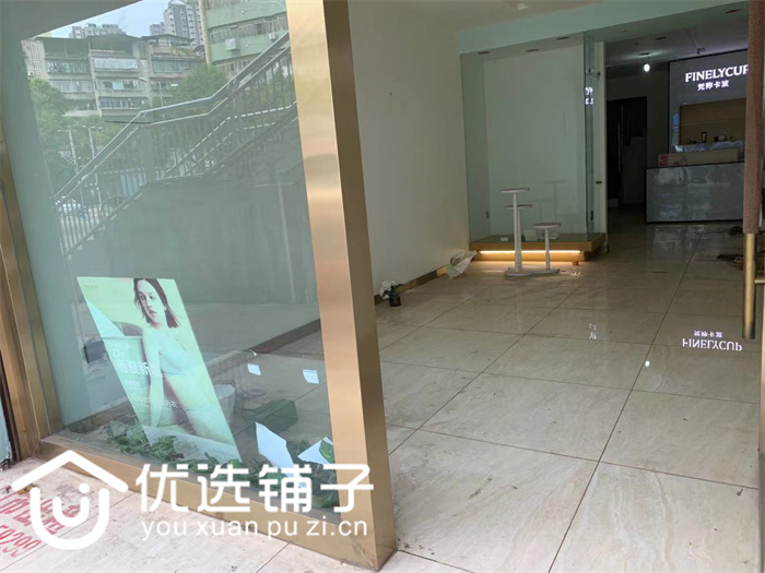 大竹东大街天桥旁53平旺铺出租