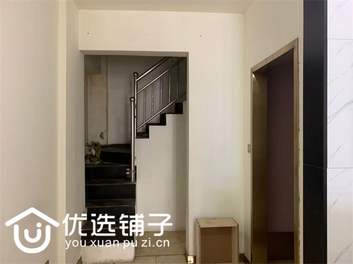 大竹东大街天桥旁53平旺铺出租