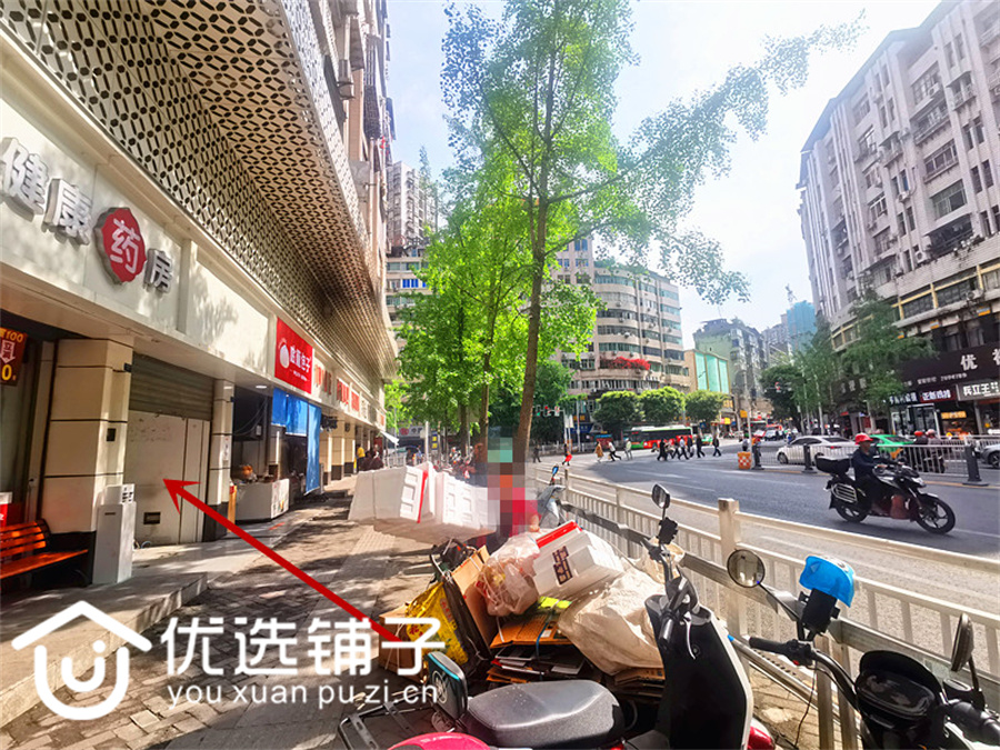 市内华阳酒店对面50平旺铺出租