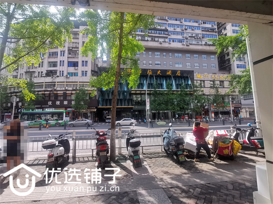 市内华阳酒店对面50平旺铺出租