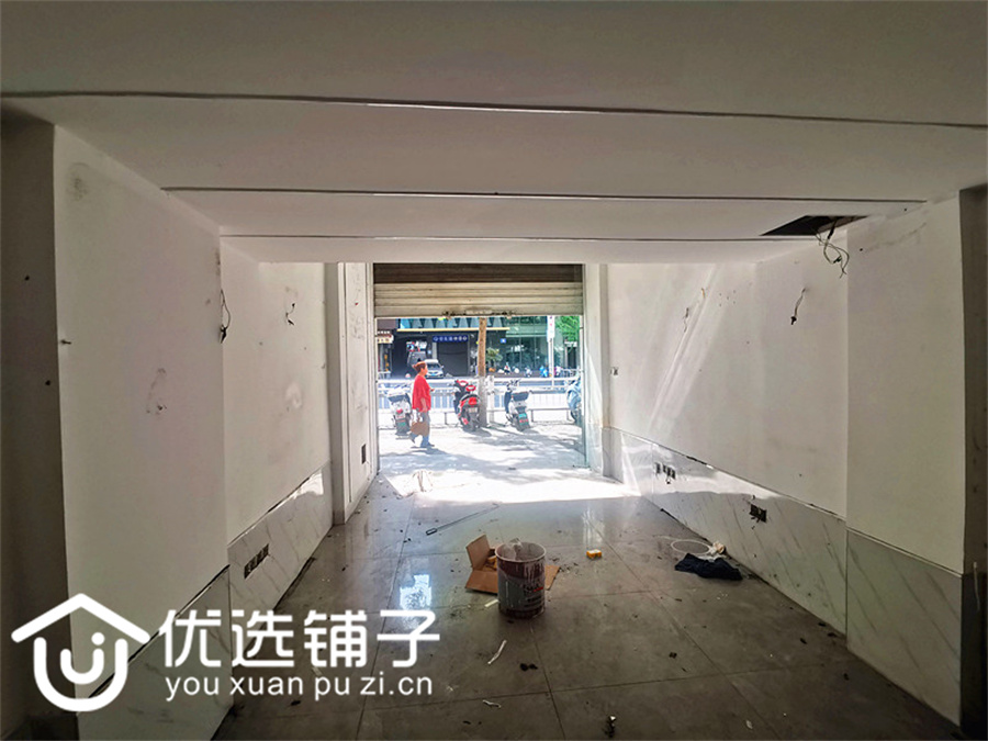 市内华阳酒店对面50平旺铺出租