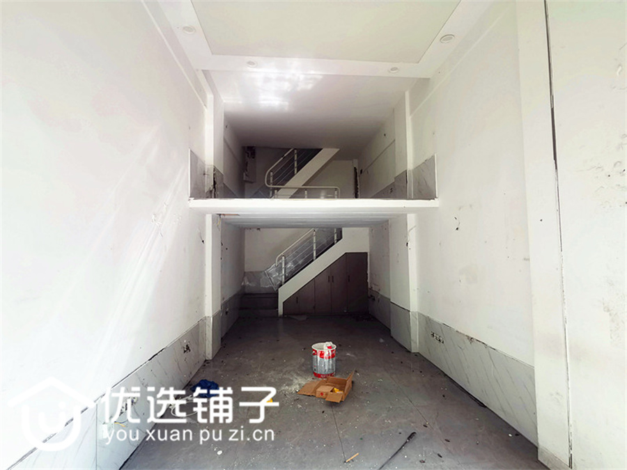 市内华阳酒店对面50平旺铺出租