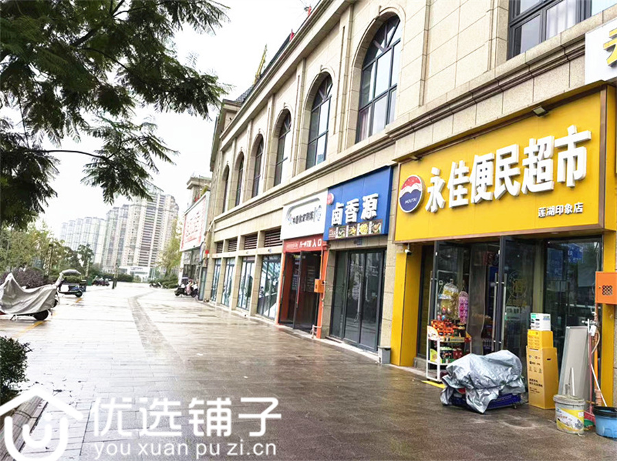 西外金龙大道小区大门口64平便利店转让(可空转)